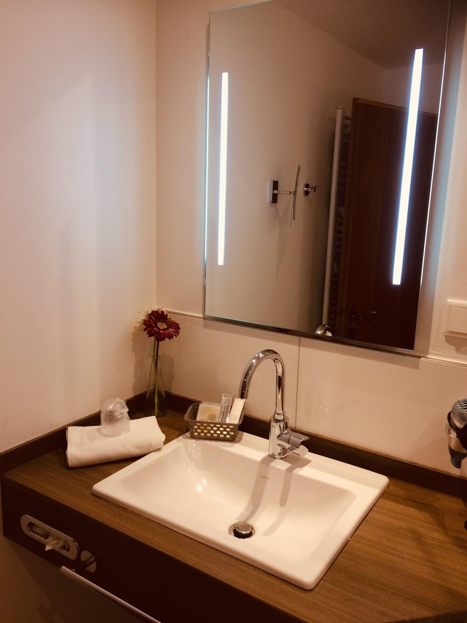Hotel Triton à Cologne Extérieur photo