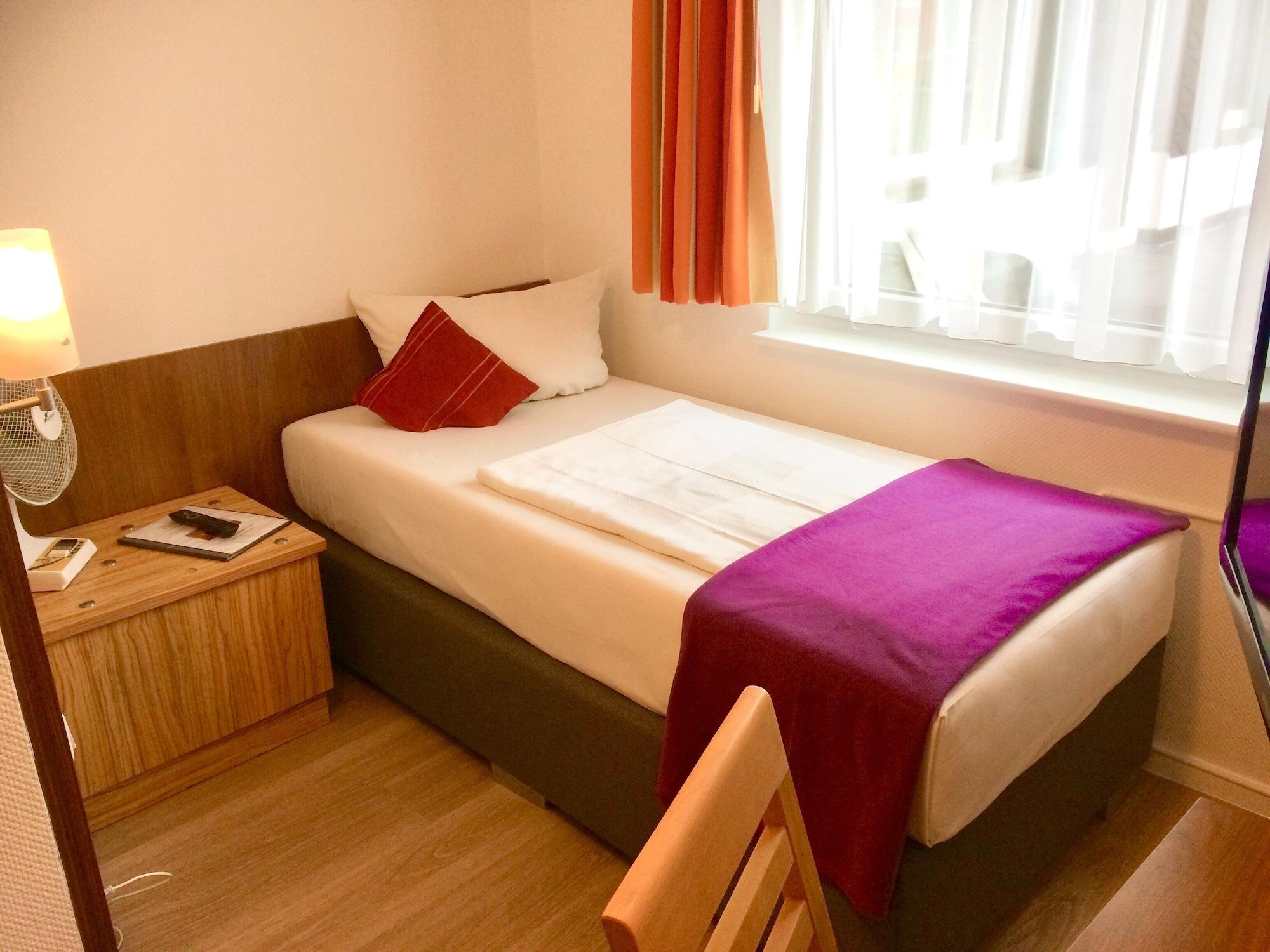 Hotel Triton à Cologne Extérieur photo