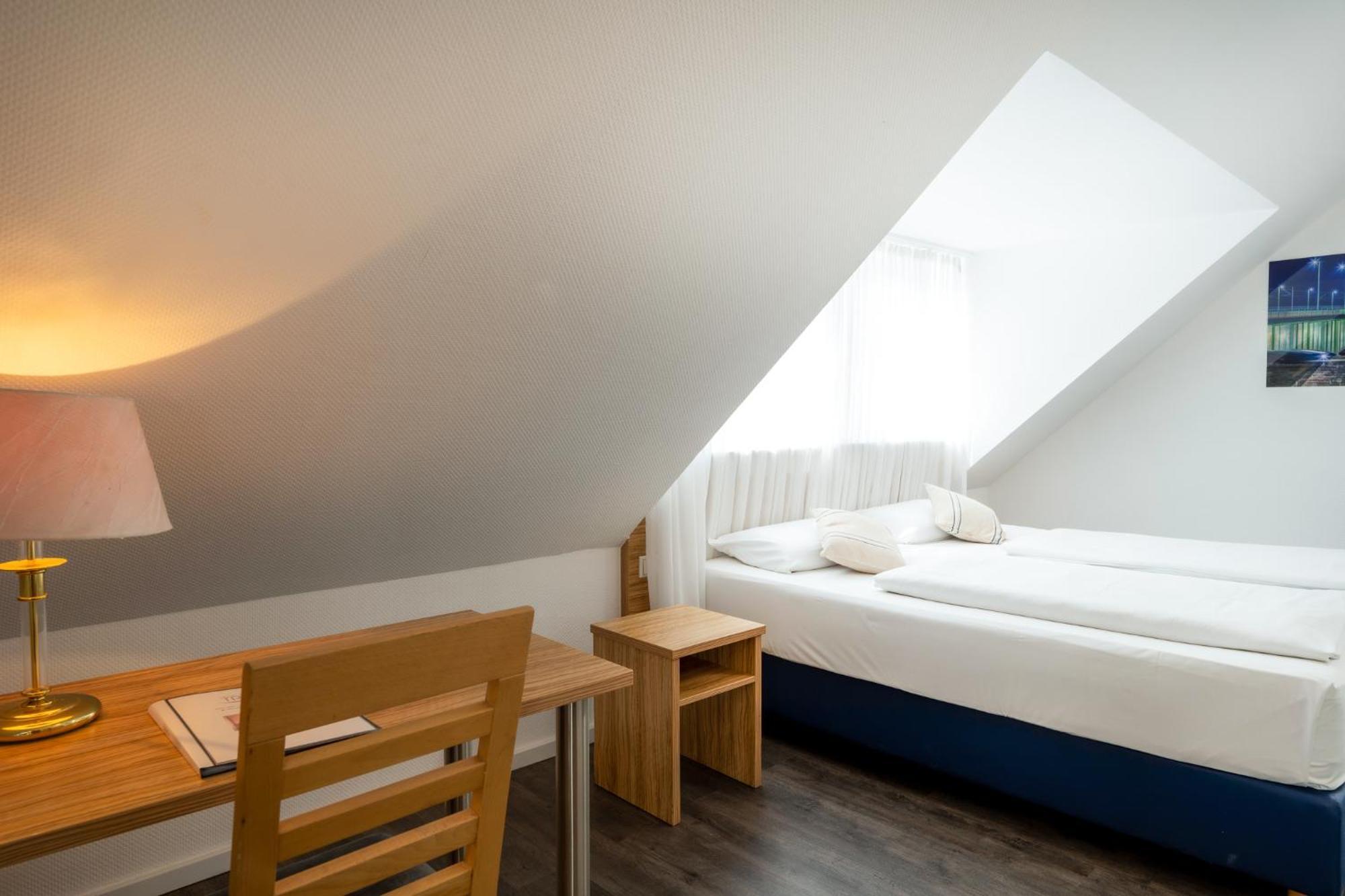 Hotel Triton à Cologne Extérieur photo