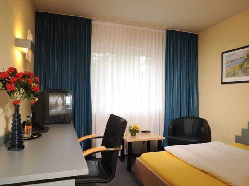 Hotel Triton à Cologne Extérieur photo